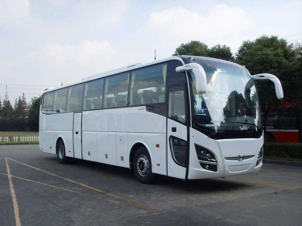 新疆车队大型旅游巴士实拍
